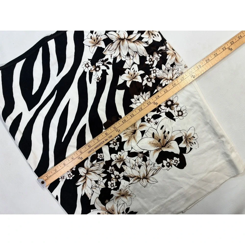 White House Black Market striking skirt